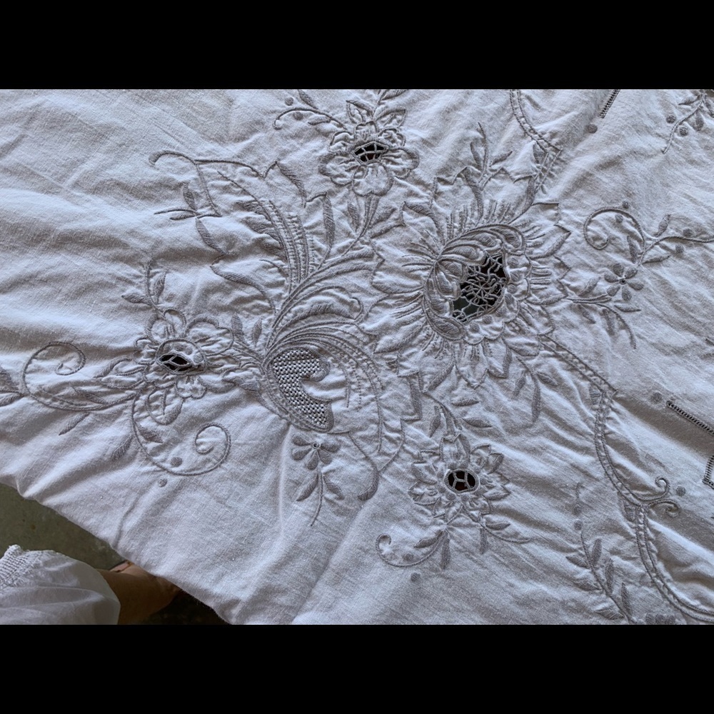 Table Cloths - Picture 3 of 8